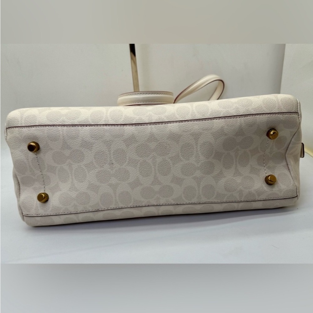 EUC Coach Lora Carryall 89576 – Chalk Signature Coated Canvas – Gold Hardware - Picture 7 of 10